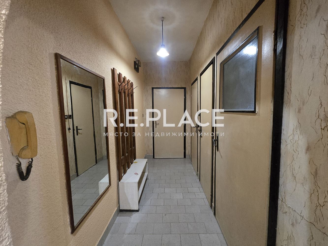 Продава апартамент с три стаи в квартал Възраждане 2, гр. Варна