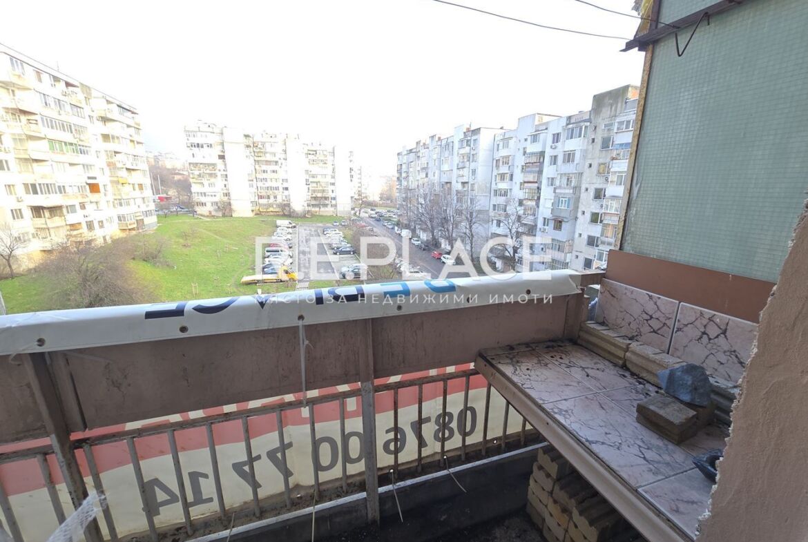 Продава апартамент с три стаи в квартал Възраждане 2, гр. Варна
