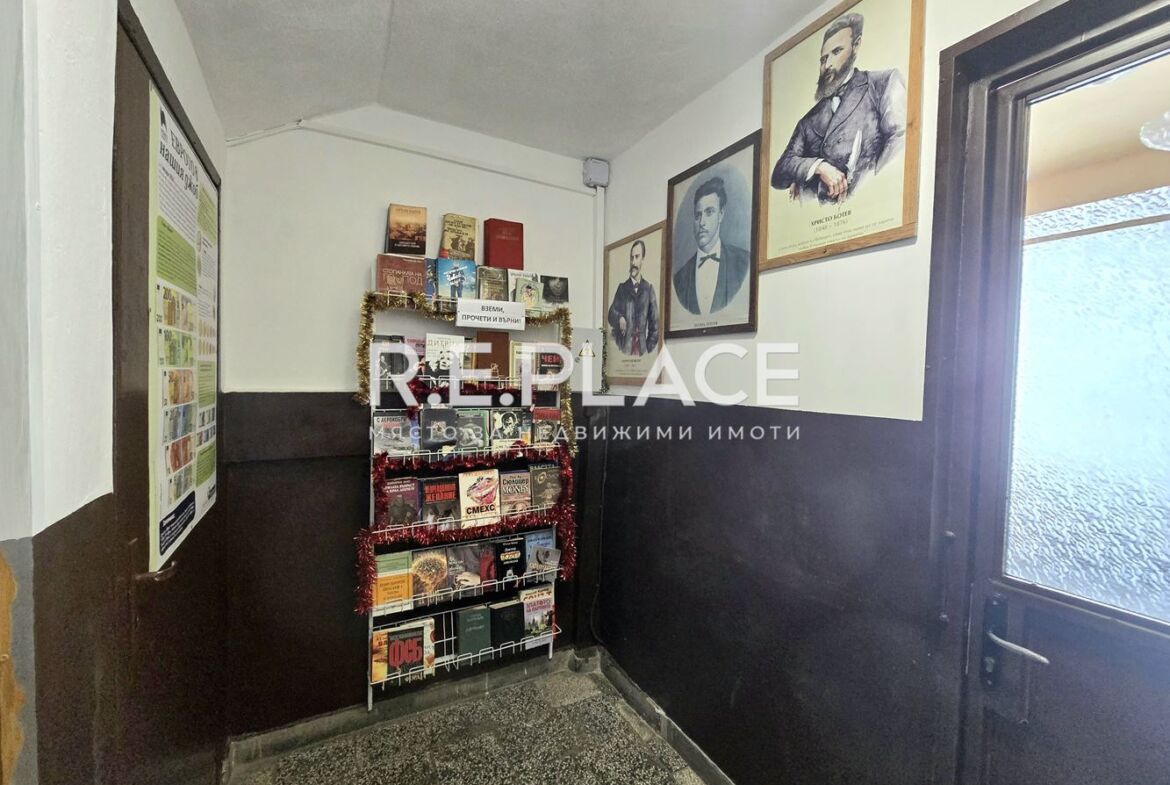 Продава апартамент с три стаи в квартал Възраждане 2, гр. Варна