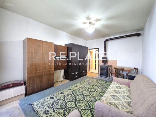 Продава апартамент с три стаи в квартал Възраждане 2, гр. Варна