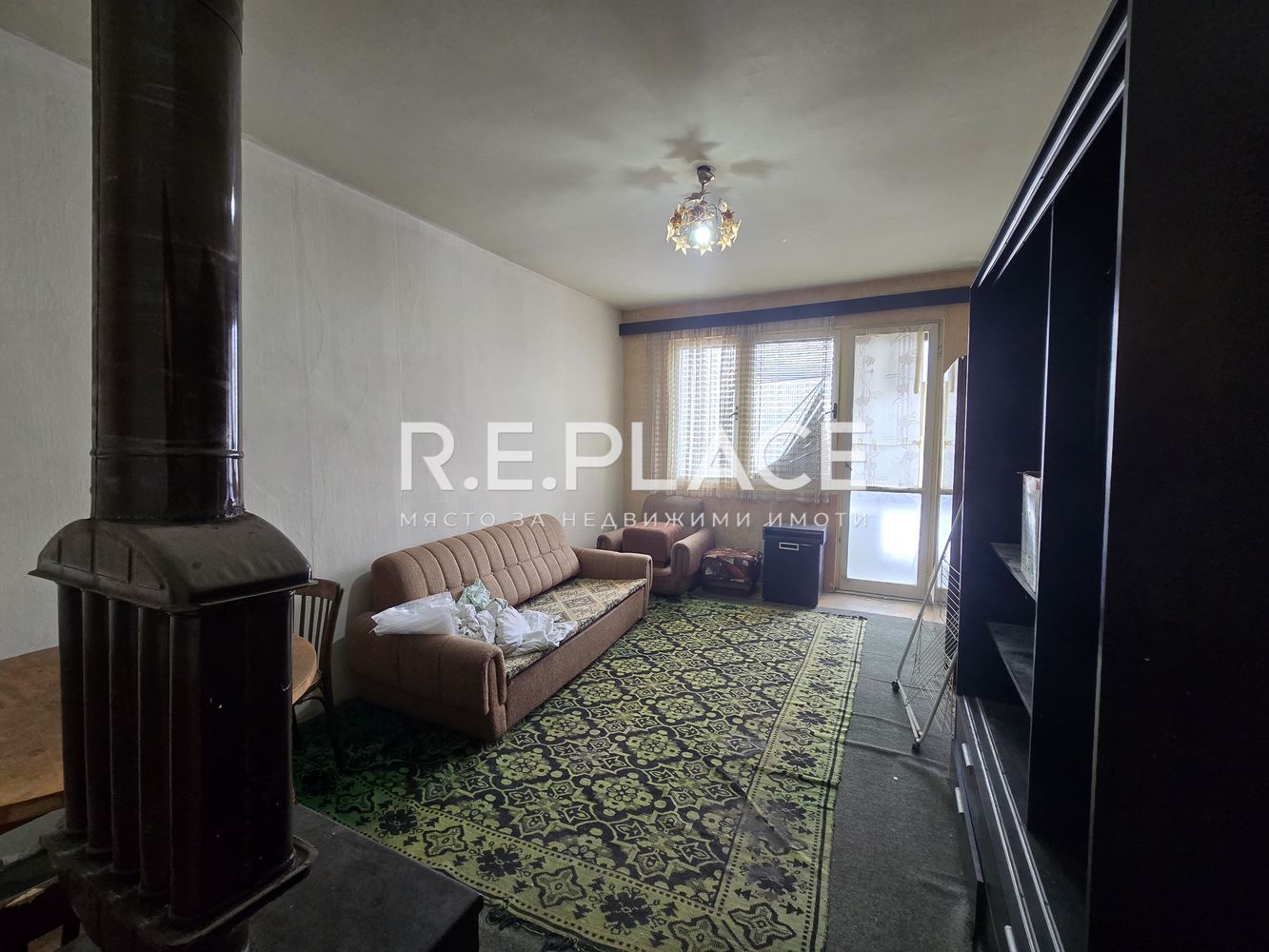 Продава апартамент с три стаи в квартал Възраждане 2, гр. Варна