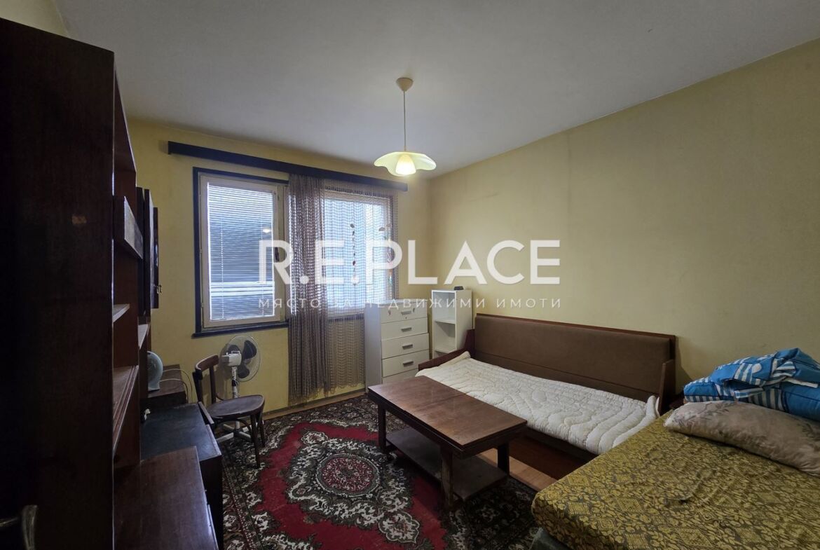 Продава апартамент с три стаи в квартал Възраждане 2, гр. Варна