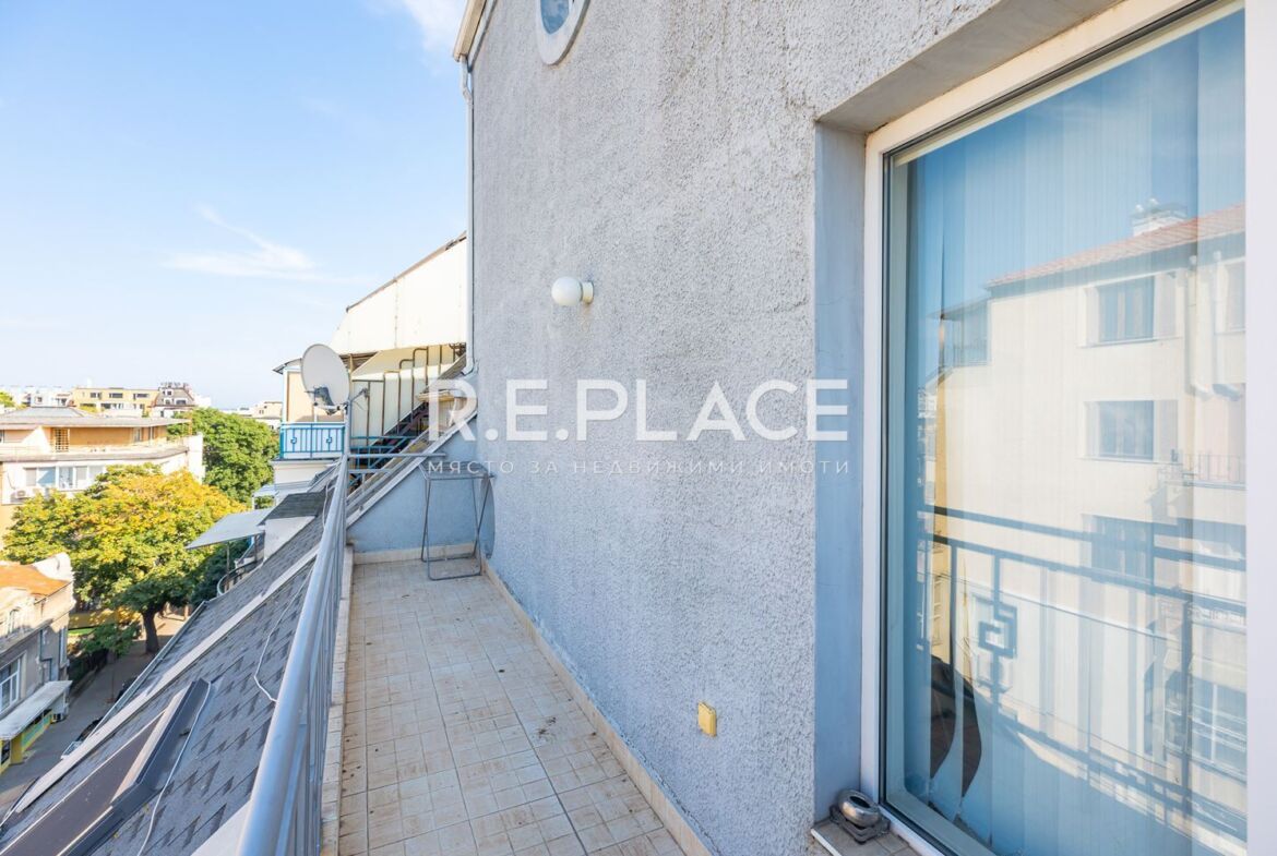 Продава четиристаен апартамент, гр.Варна, Общината!