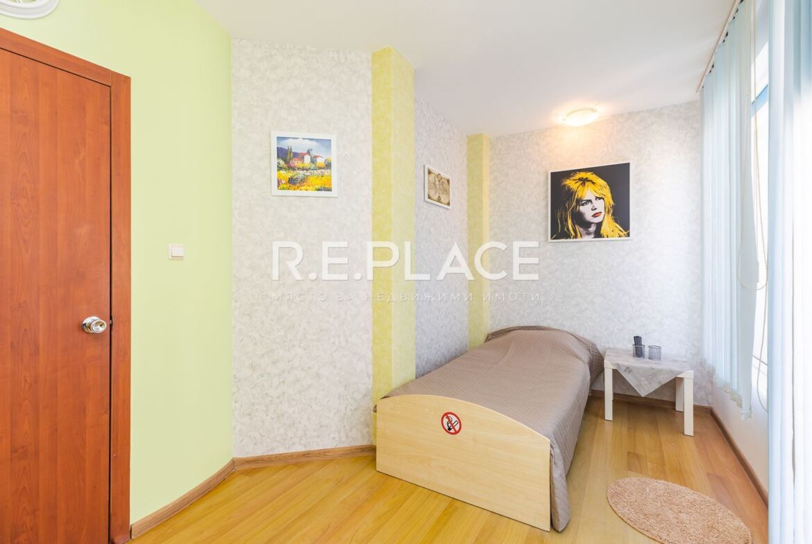 Продава четиристаен апартамент, гр.Варна, Общината!