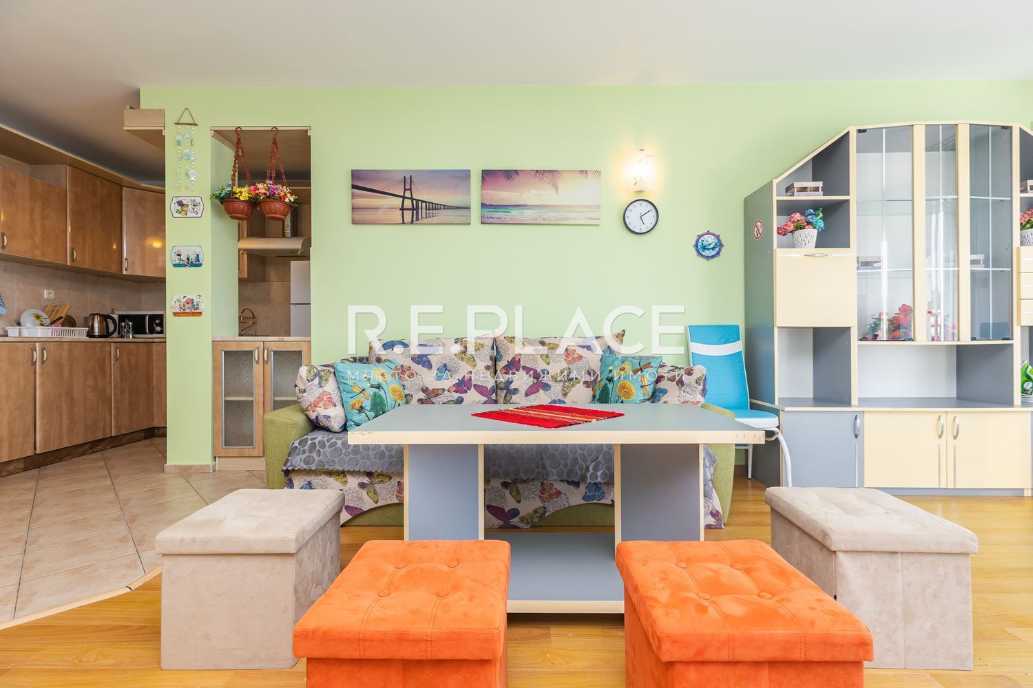 Продава четиристаен апартамент, гр.Варна, Общината!