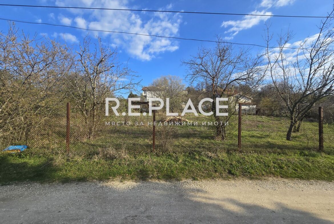 Ъглов парцел 817 кв.м в м-т Перчемлията – Идеален за фамилна къща