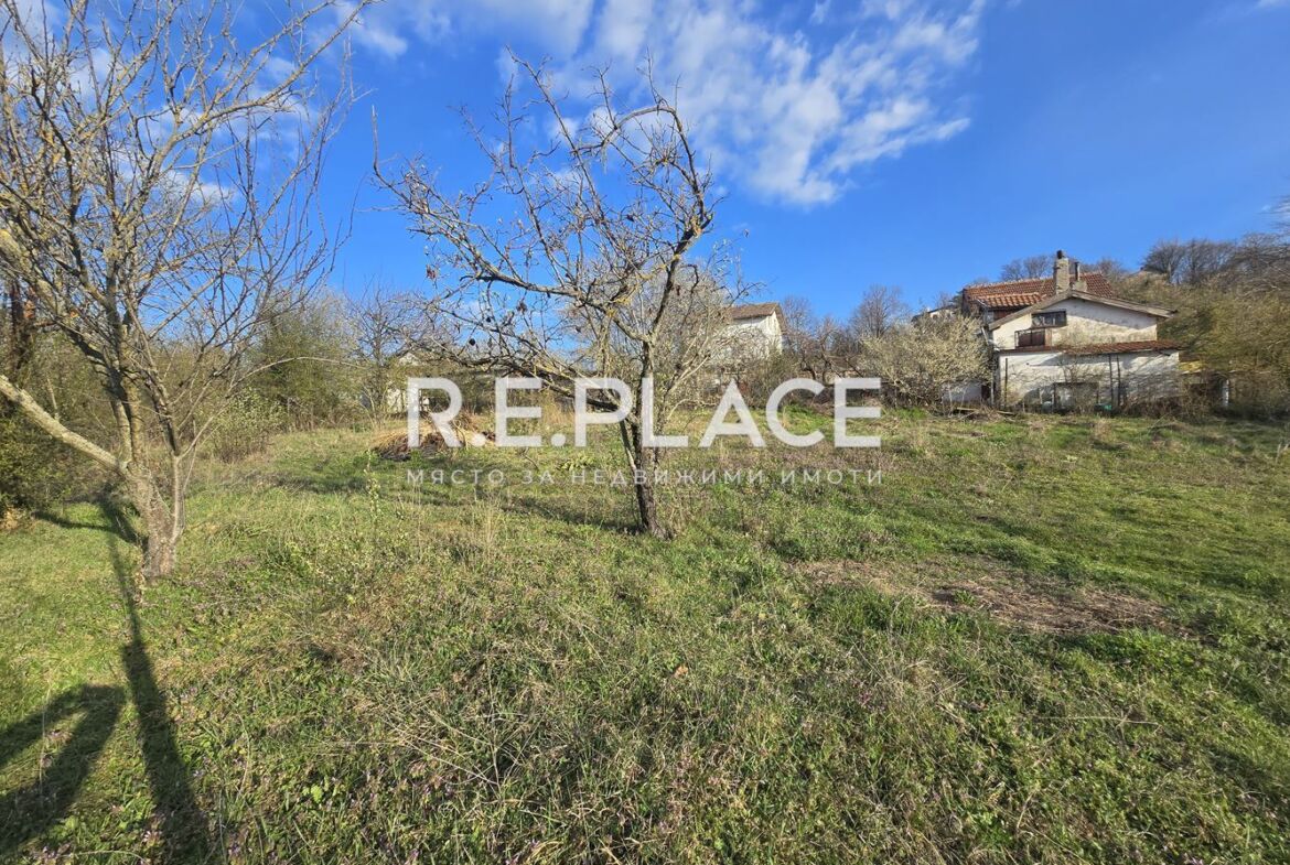 Ъглов парцел 817 кв.м в м-т Перчемлията – Идеален за фамилна къща