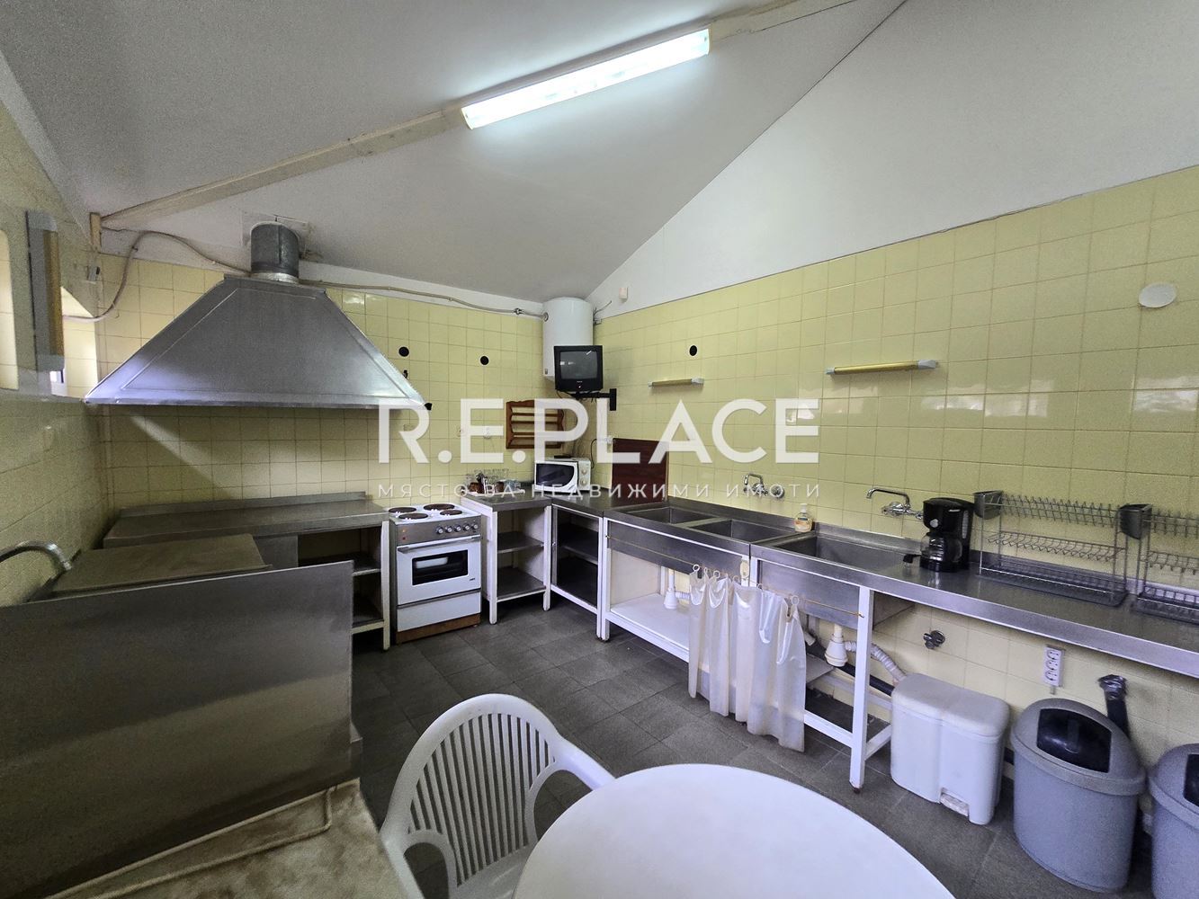 Продава Хотел м-т Ален Мак, гр. Варна