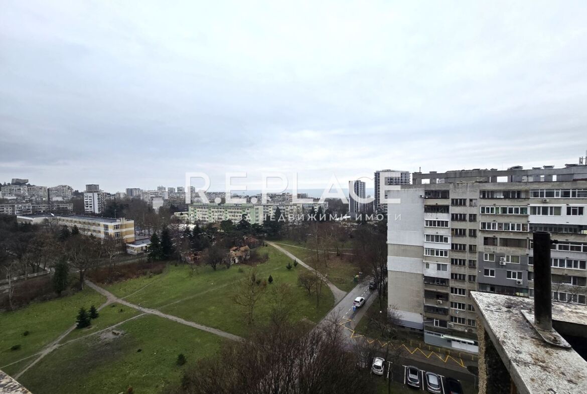 Продава четиристаен тухлен апартамент кв. Чайка, гр. Варна