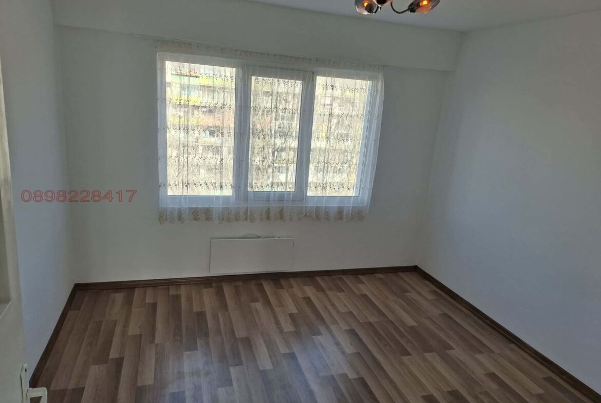 Продава апартамент с четири стаи в Цветен Квартал, гр. Варна