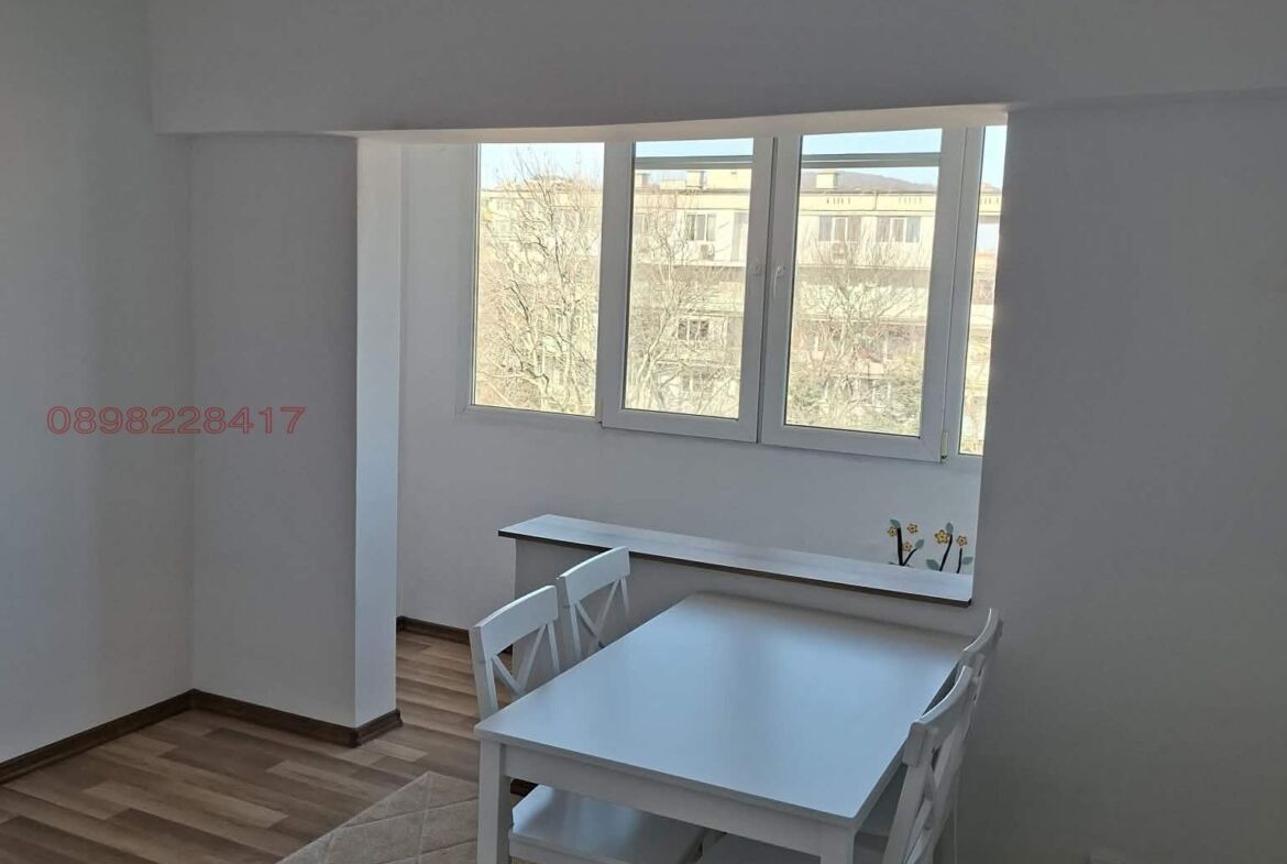 Продава апартамент с четири стаи в Цветен Квартал, гр. Варна