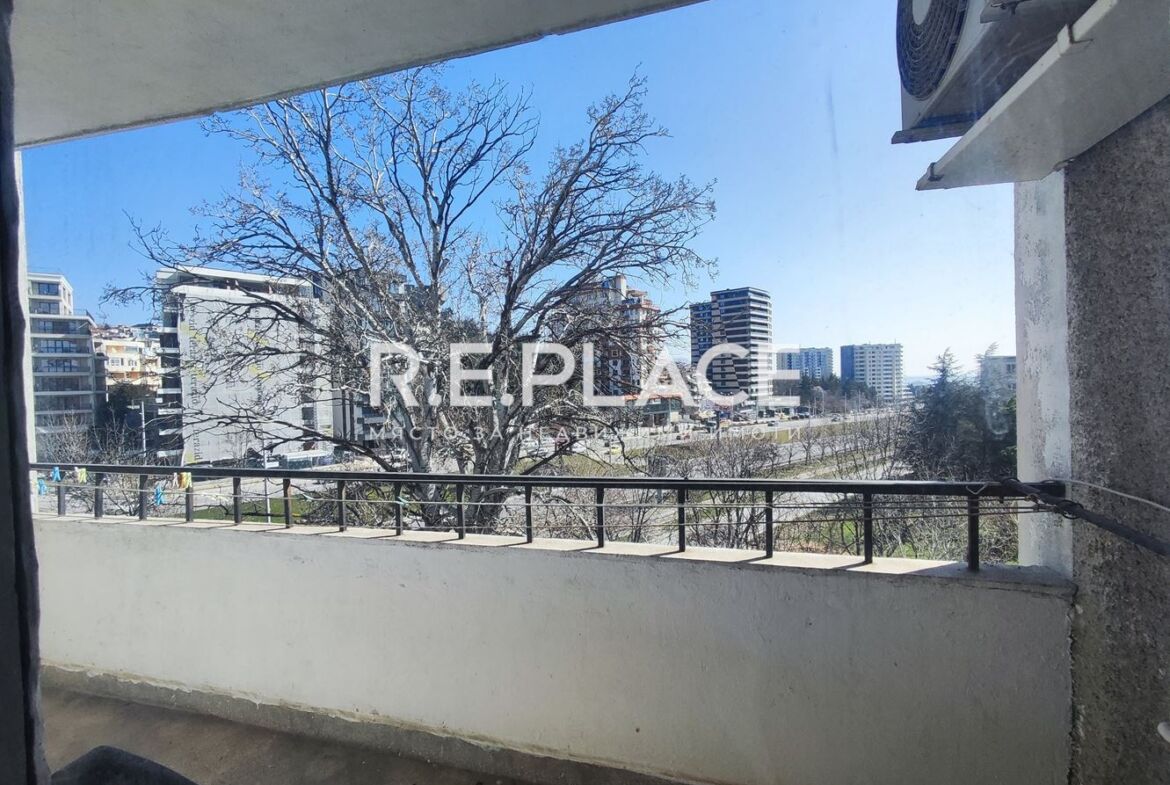 Предлага за продажба четиристаен апартамент гр. Варна, кв. Чайка