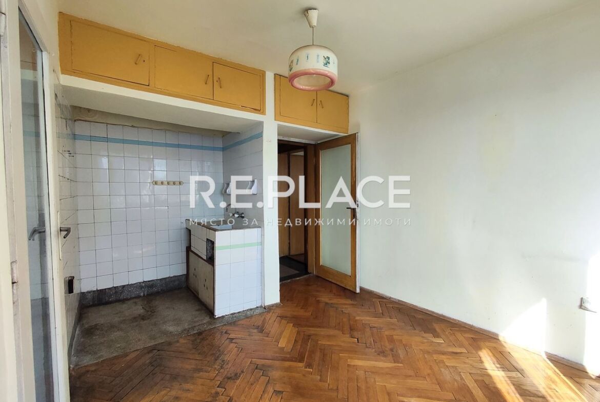 Предлага за продажба четиристаен апартамент гр. Варна, кв. Чайка