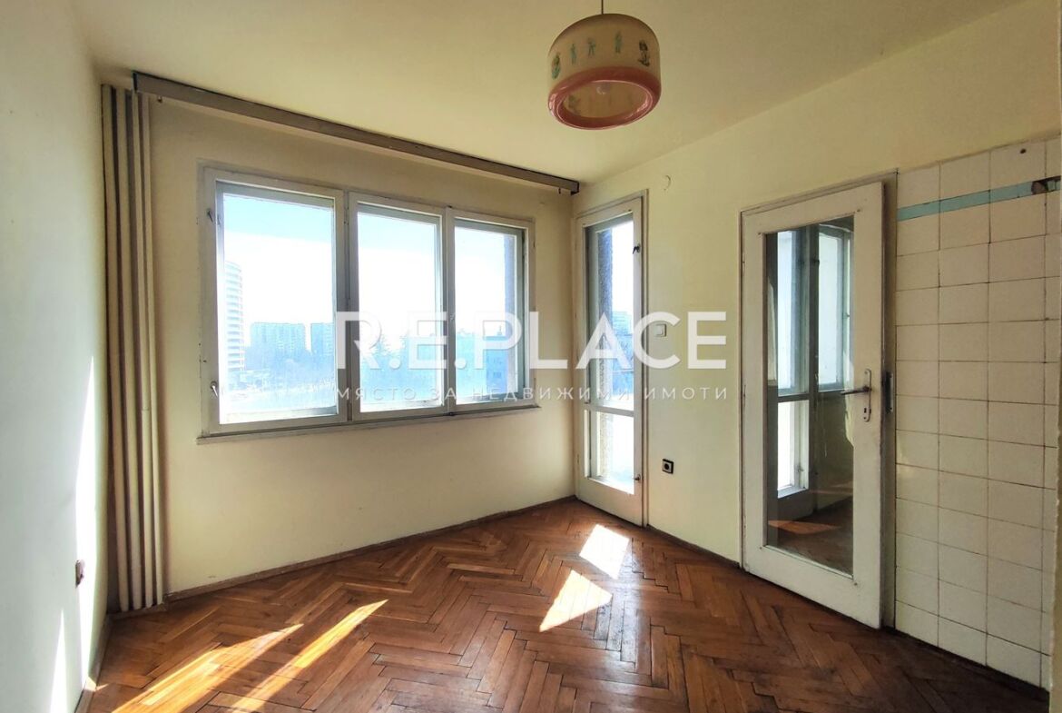 Предлага за продажба четиристаен апартамент гр. Варна, кв. Чайка