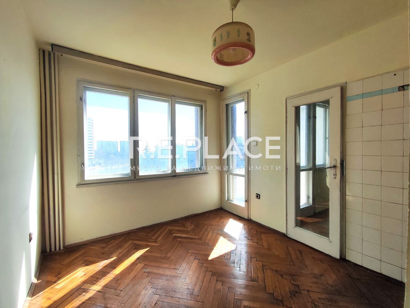 Предлага за продажба четиристаен апартамент гр. Варна, кв. Чайка