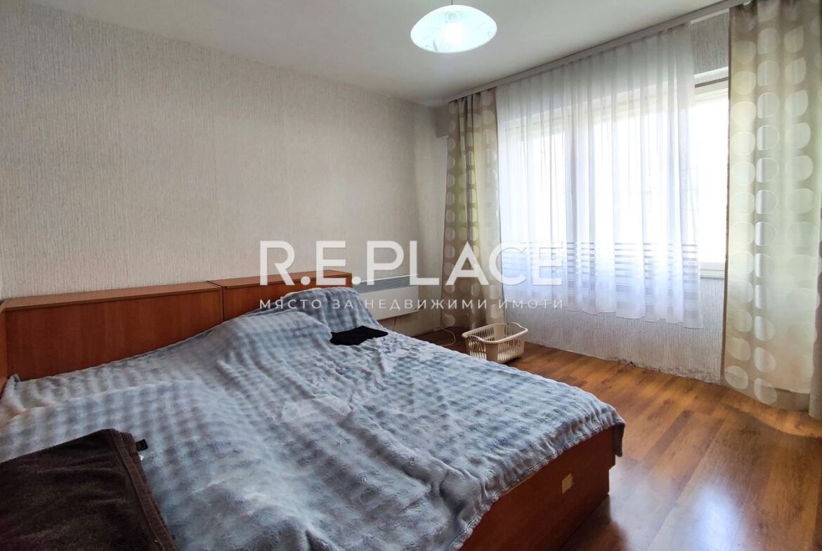 Апартамент с три стаи с потенциал за преустройство – гр. Варна, жк. Владислав Варненчик