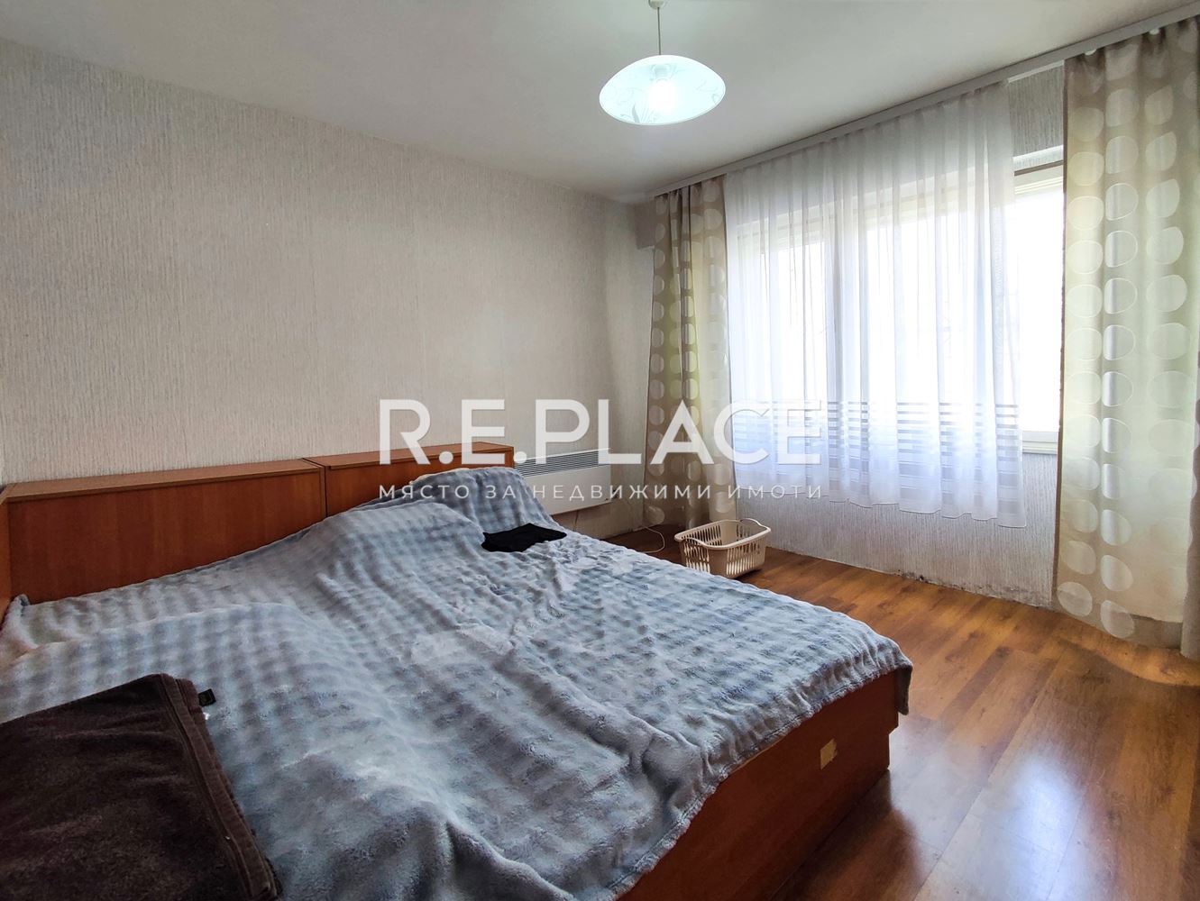 Апартамент с три стаи с потенциал за преустройство – гр. Варна, жк. Владислав Варненчик