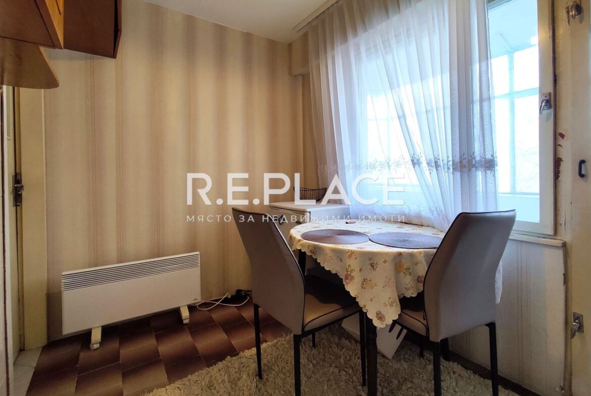 Апартамент с три стаи с потенциал за преустройство – гр. Варна, жк. Владислав Варненчик