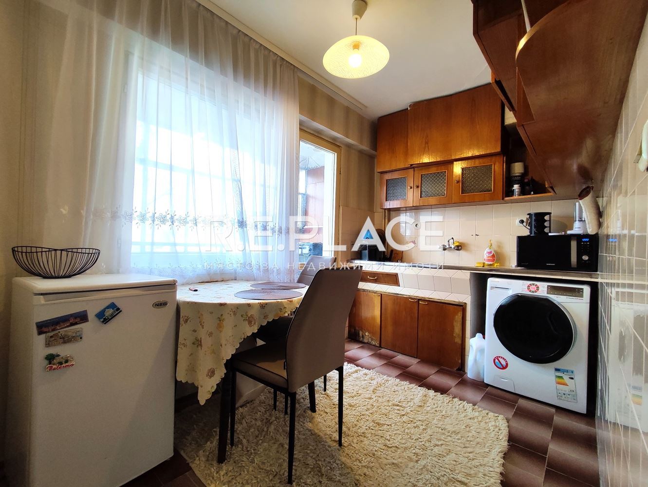 Апартамент с три стаи с потенциал за преустройство – гр. Варна, жк. Владислав Варненчик