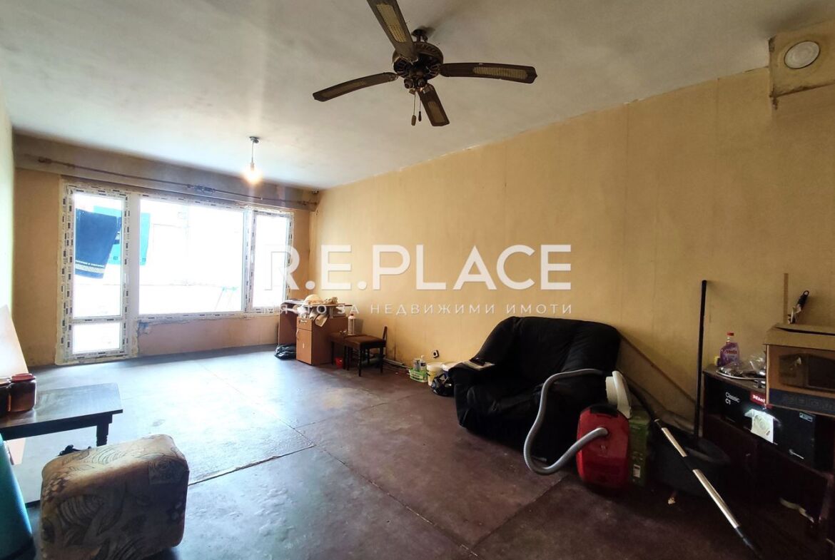 Апартамент с три стаи с потенциал за преустройство – гр. Варна, жк. Владислав Варненчик