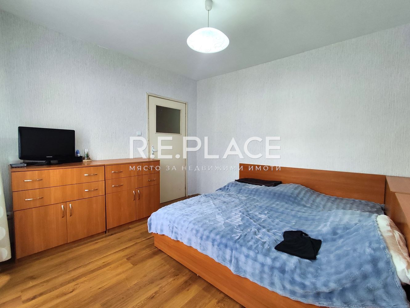 Апартамент с три стаи с потенциал за преустройство – гр. Варна, жк. Владислав Варненчик