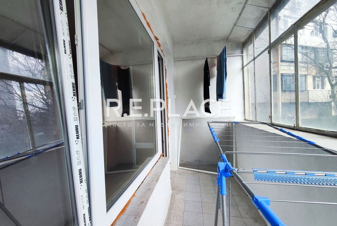 Апартамент с три стаи с потенциал за преустройство – гр. Варна, жк. Владислав Варненчик