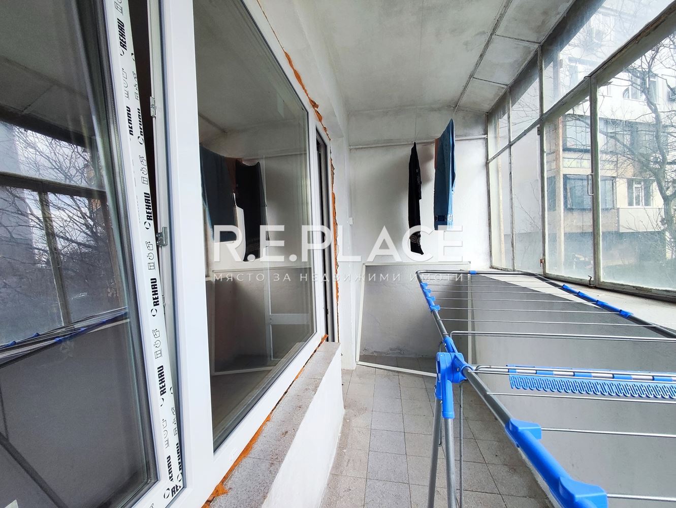 Апартамент с три стаи с потенциал за преустройство – гр. Варна, жк. Владислав Варненчик