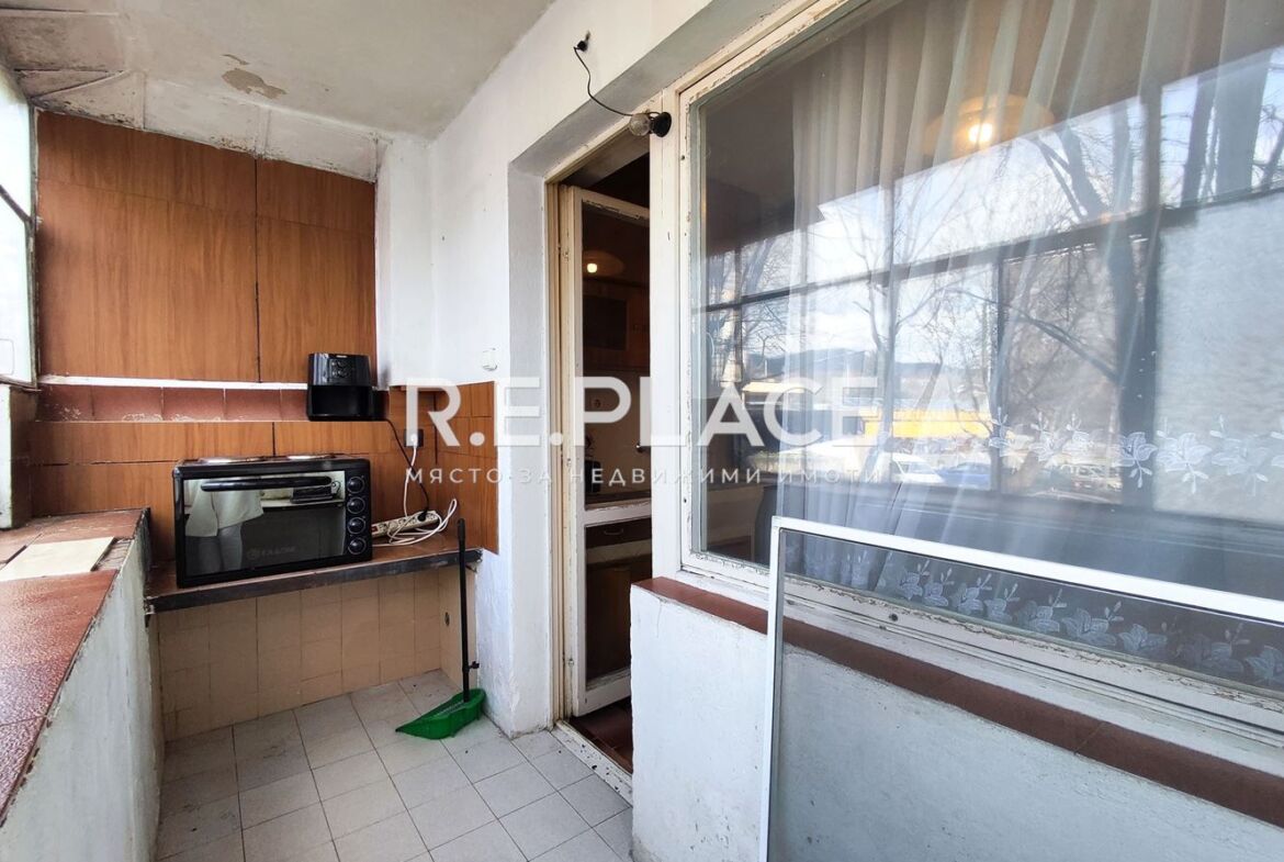 Апартамент с три стаи с потенциал за преустройство – гр. Варна, жк. Владислав Варненчик