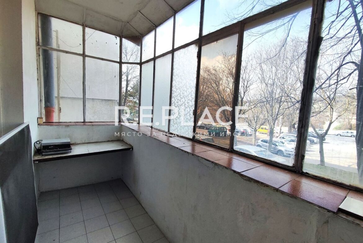 Апартамент с три стаи с потенциал за преустройство – гр. Варна, жк. Владислав Варненчик