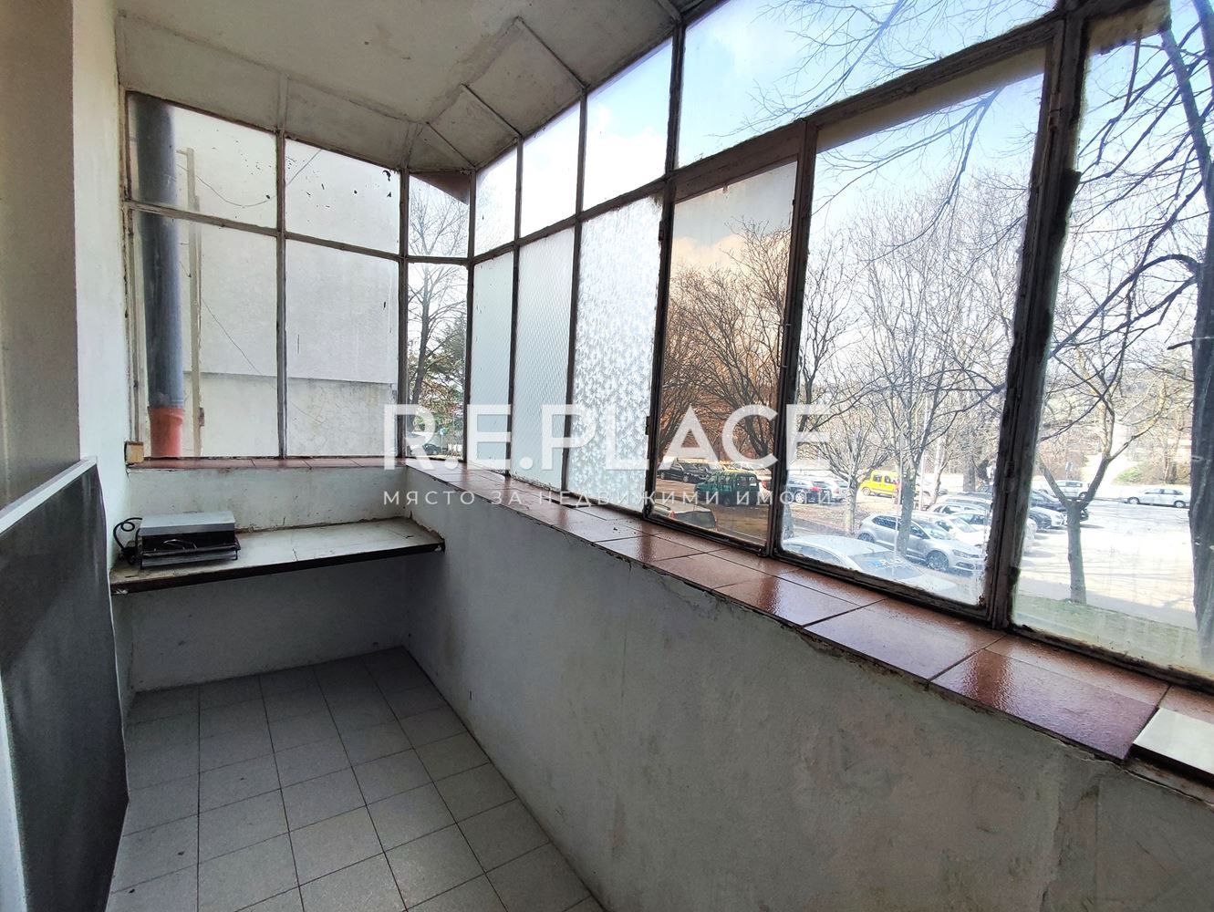 Апартамент с три стаи с потенциал за преустройство – гр. Варна, жк. Владислав Варненчик