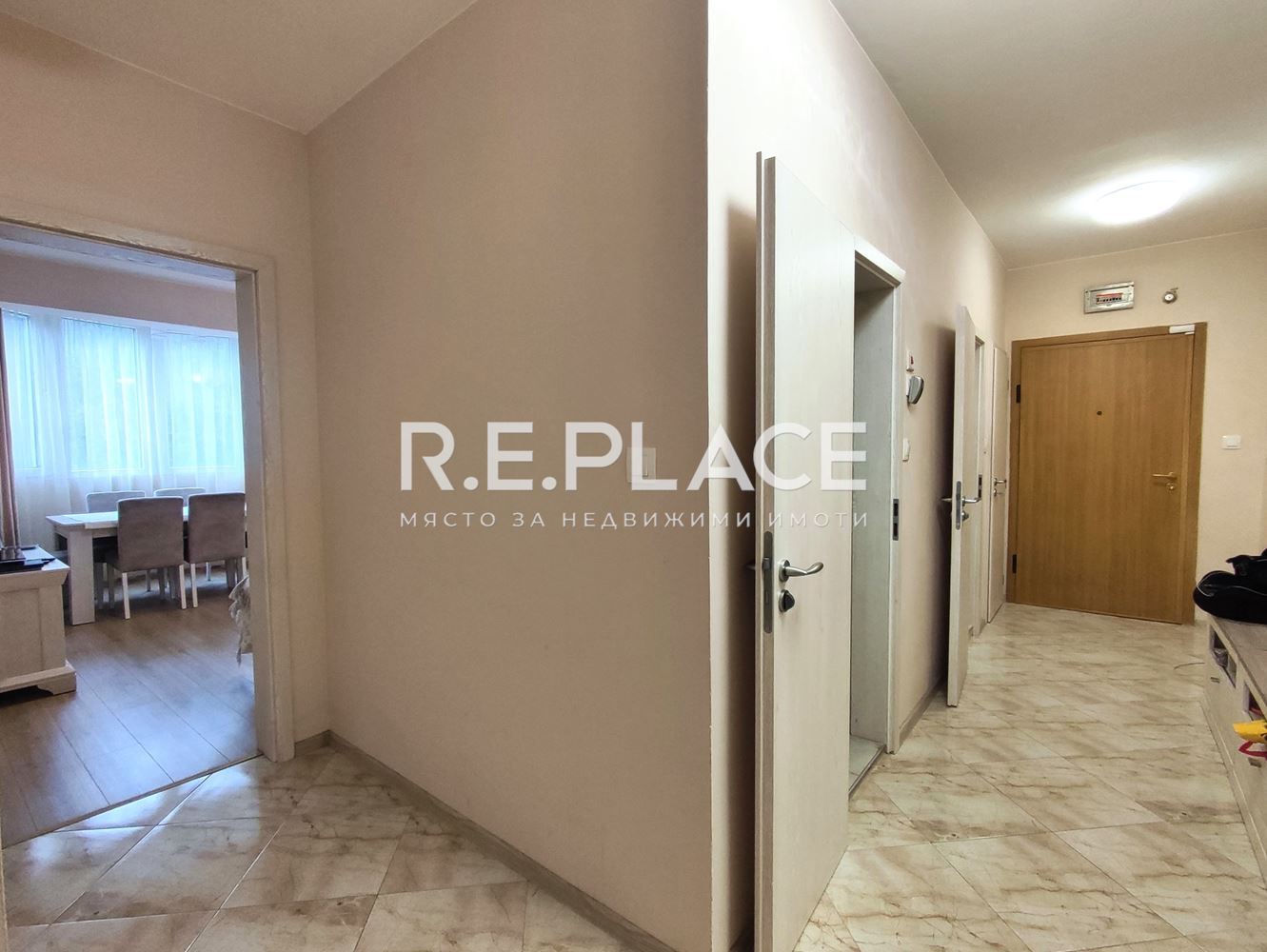 Просторен тристаен апартамент в Цветен квартал, гр. Варна