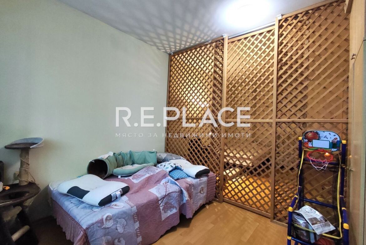 Просторен тристаен апартамент в Цветен квартал, гр. Варна