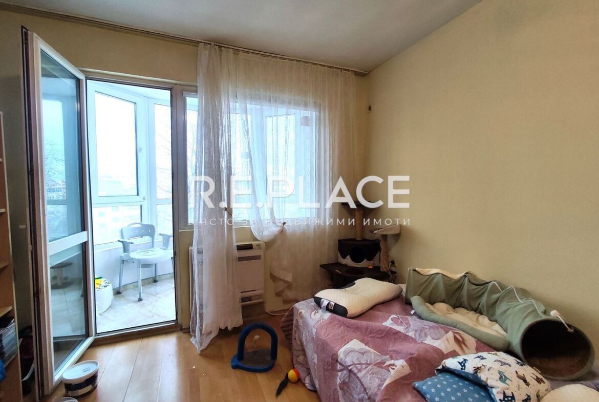 Просторен тристаен апартамент в Цветен квартал, гр. Варна