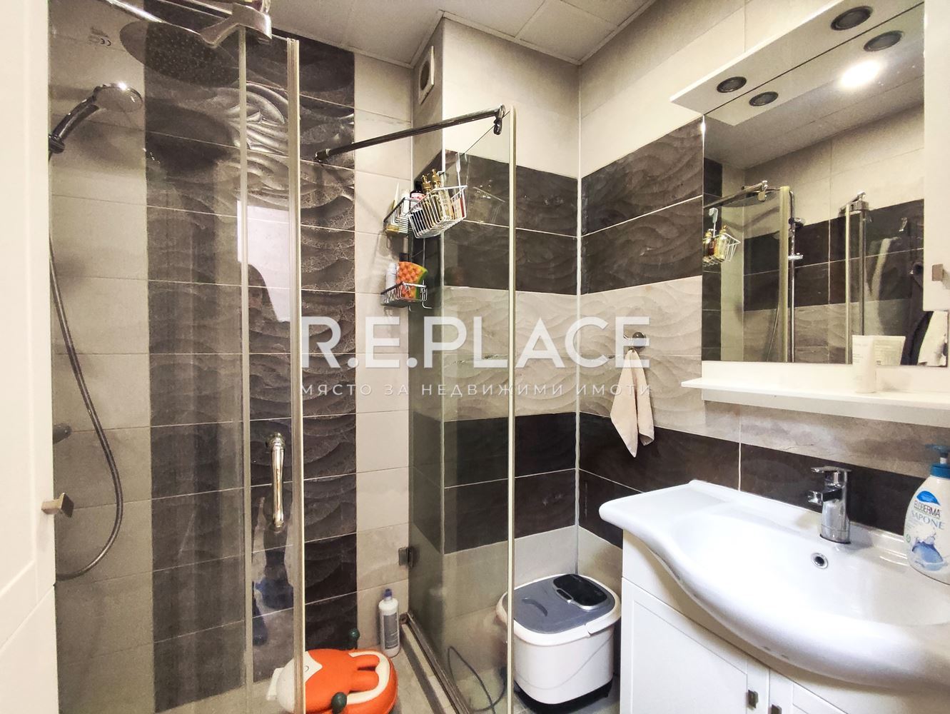 Просторен тристаен апартамент в Цветен квартал, гр. Варна