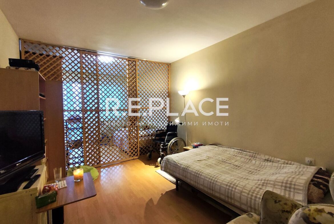 Просторен тристаен апартамент в Цветен квартал, гр. Варна