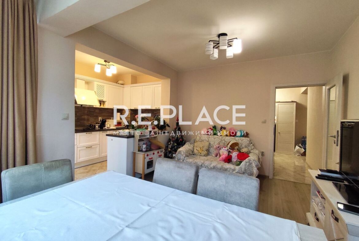 Просторен тристаен апартамент в Цветен квартал, гр. Варна