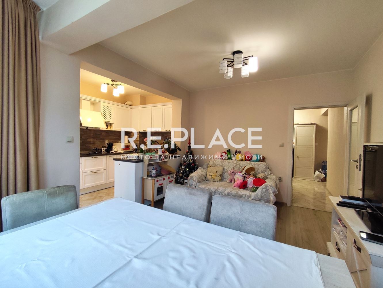 Просторен тристаен апартамент в Цветен квартал, гр. Варна