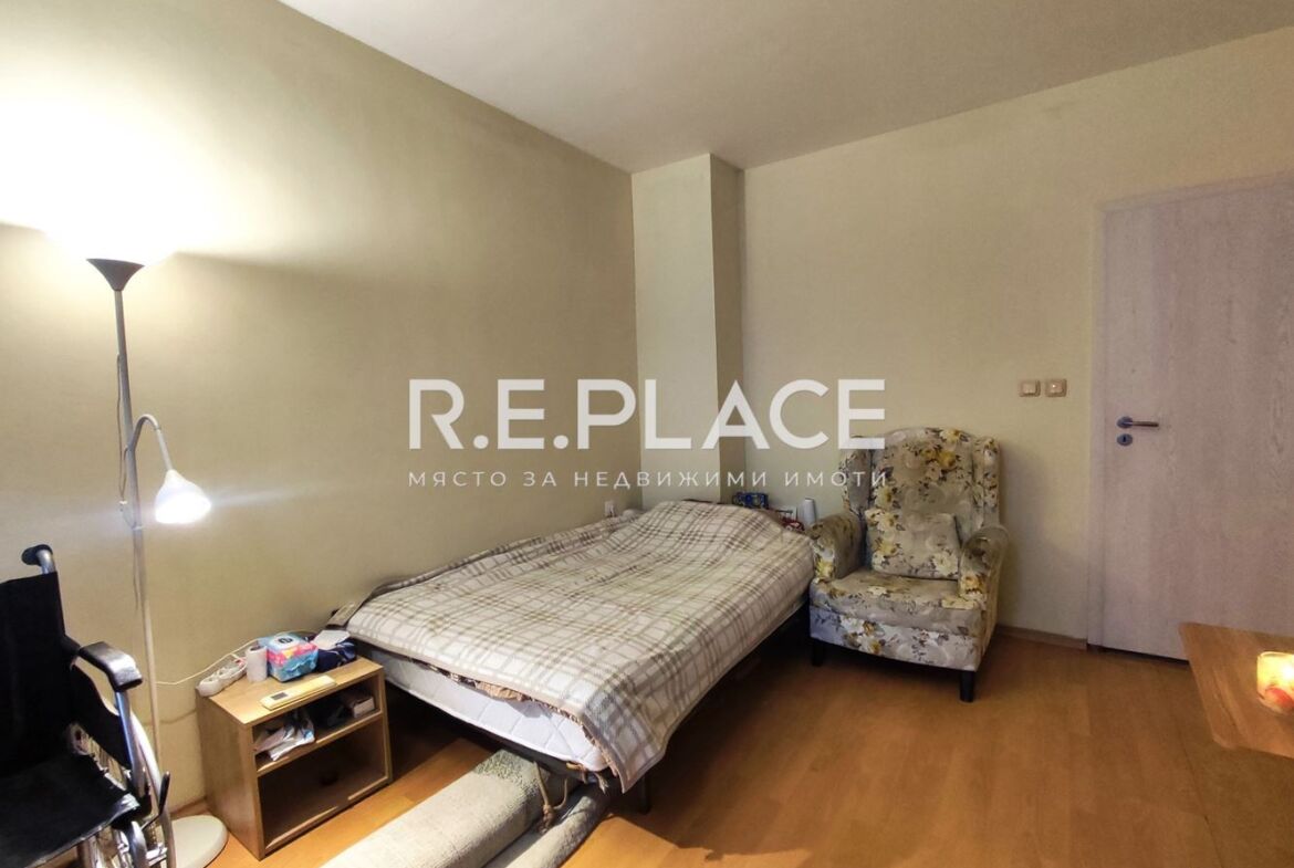 Просторен тристаен апартамент в Цветен квартал, гр. Варна