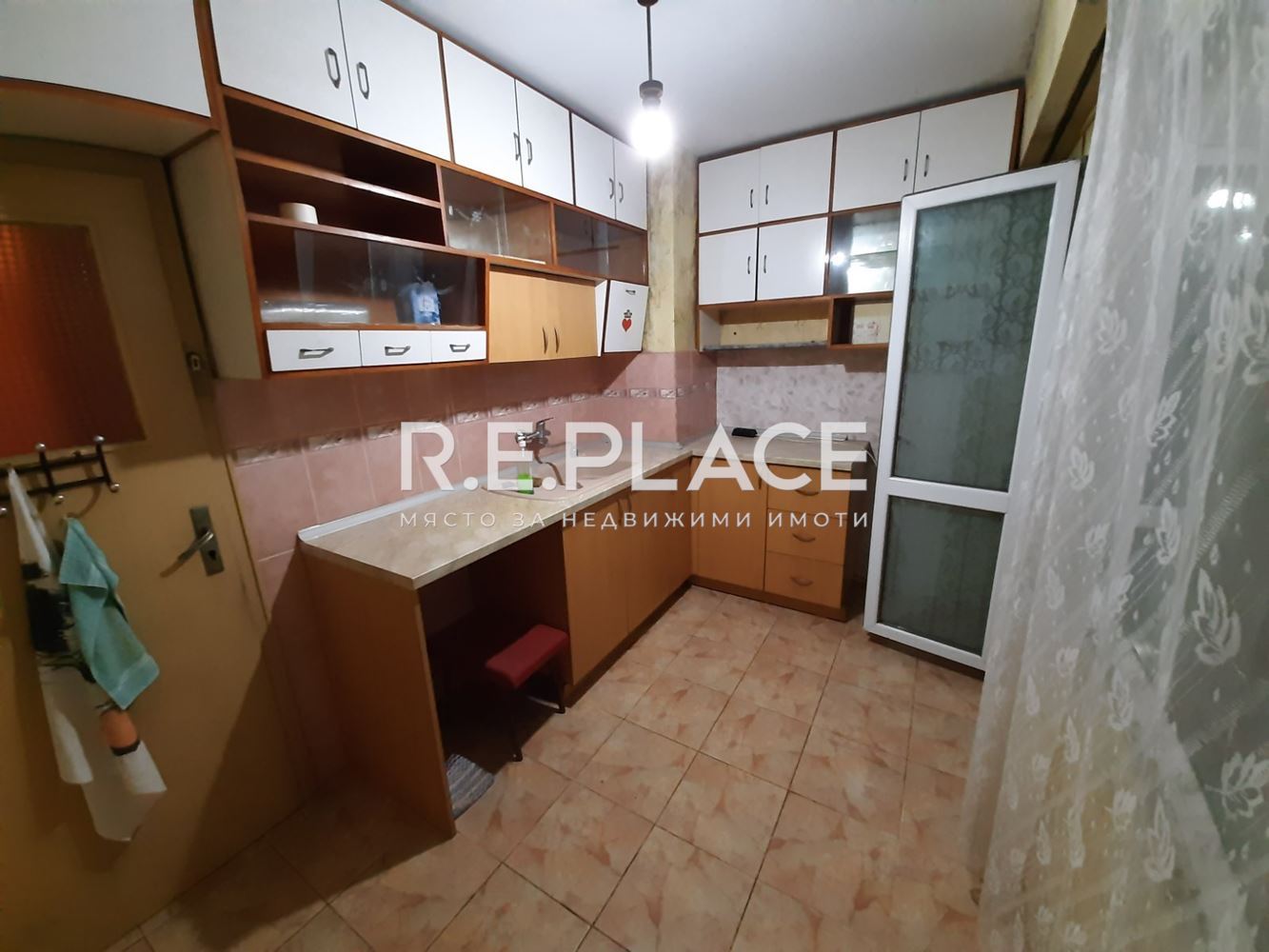 Продава апартамент с три стаи жк. Младост, гр. Варна