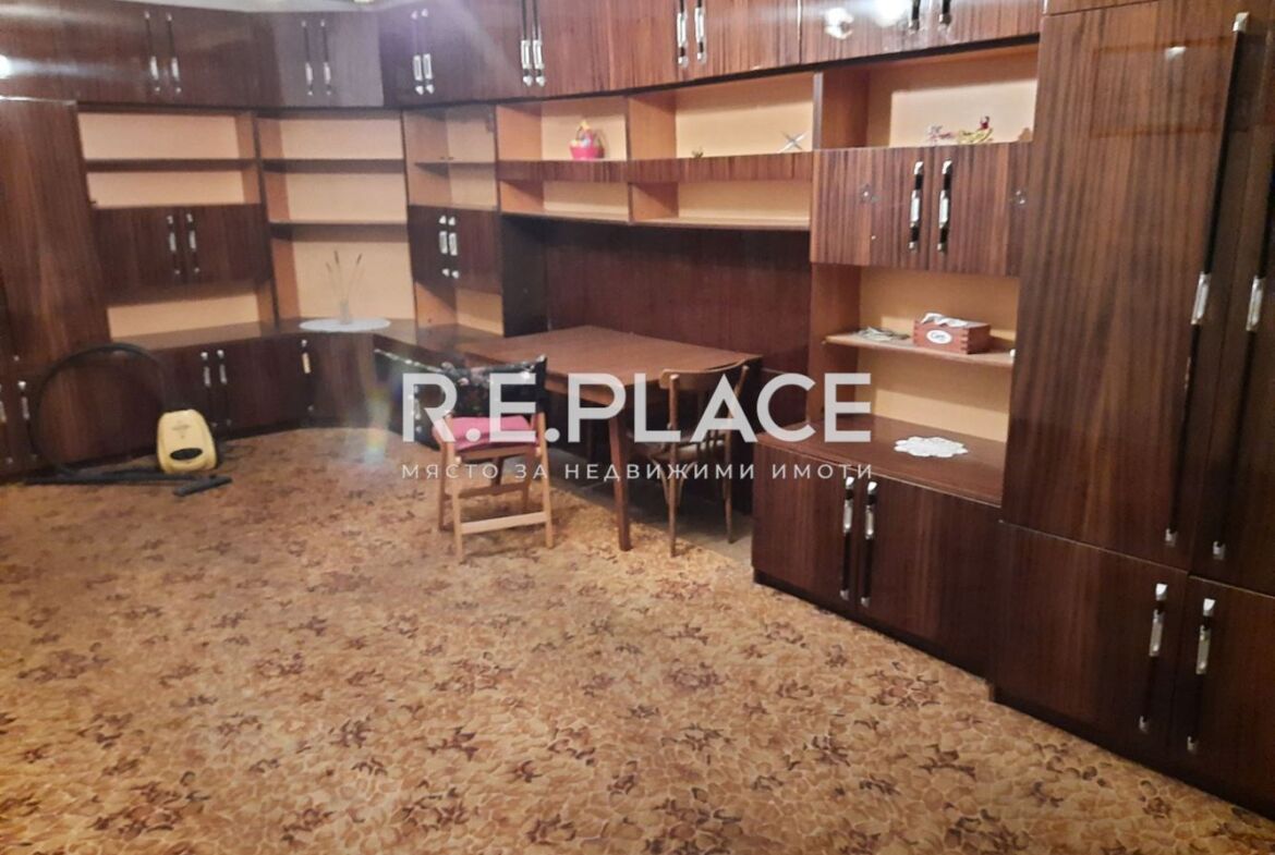 Продава апартамент с три стаи жк. Младост, гр. Варна