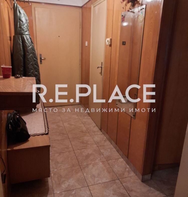 Продава апартамент с три стаи жк. Младост, гр. Варна