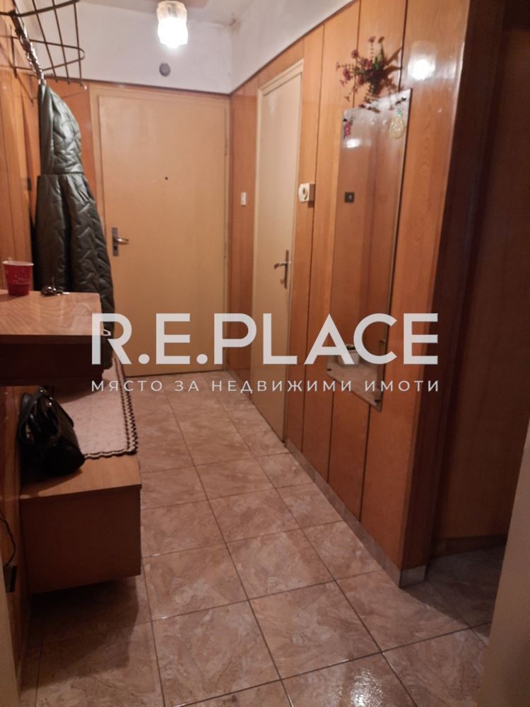 Продава апартамент с три стаи жк. Младост, гр. Варна