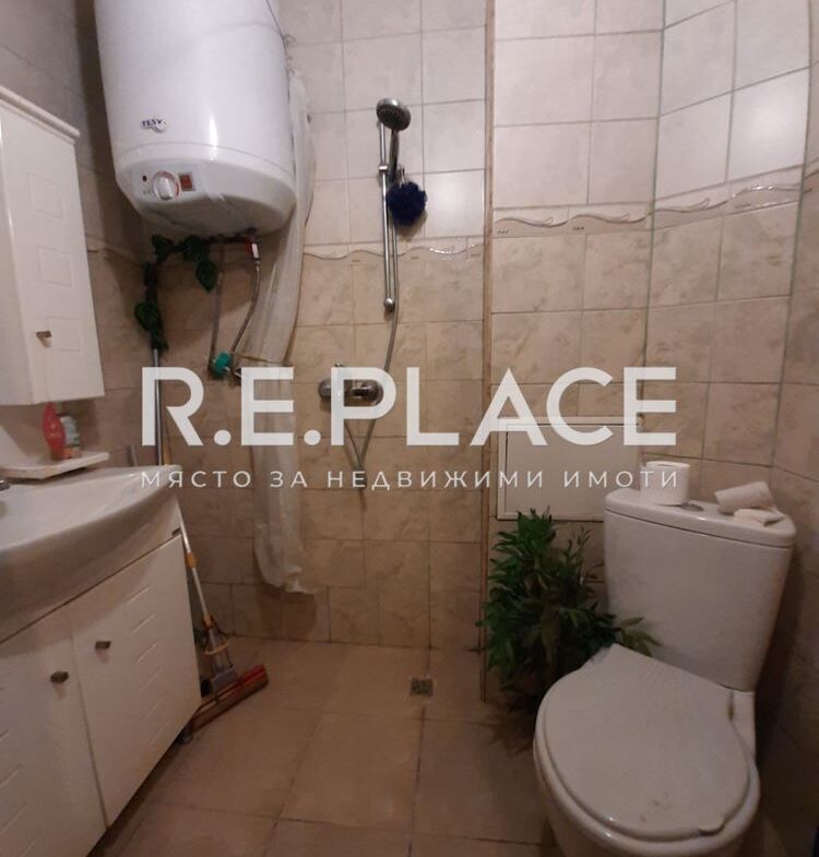 Продава апартамент с три стаи жк. Младост, гр. Варна