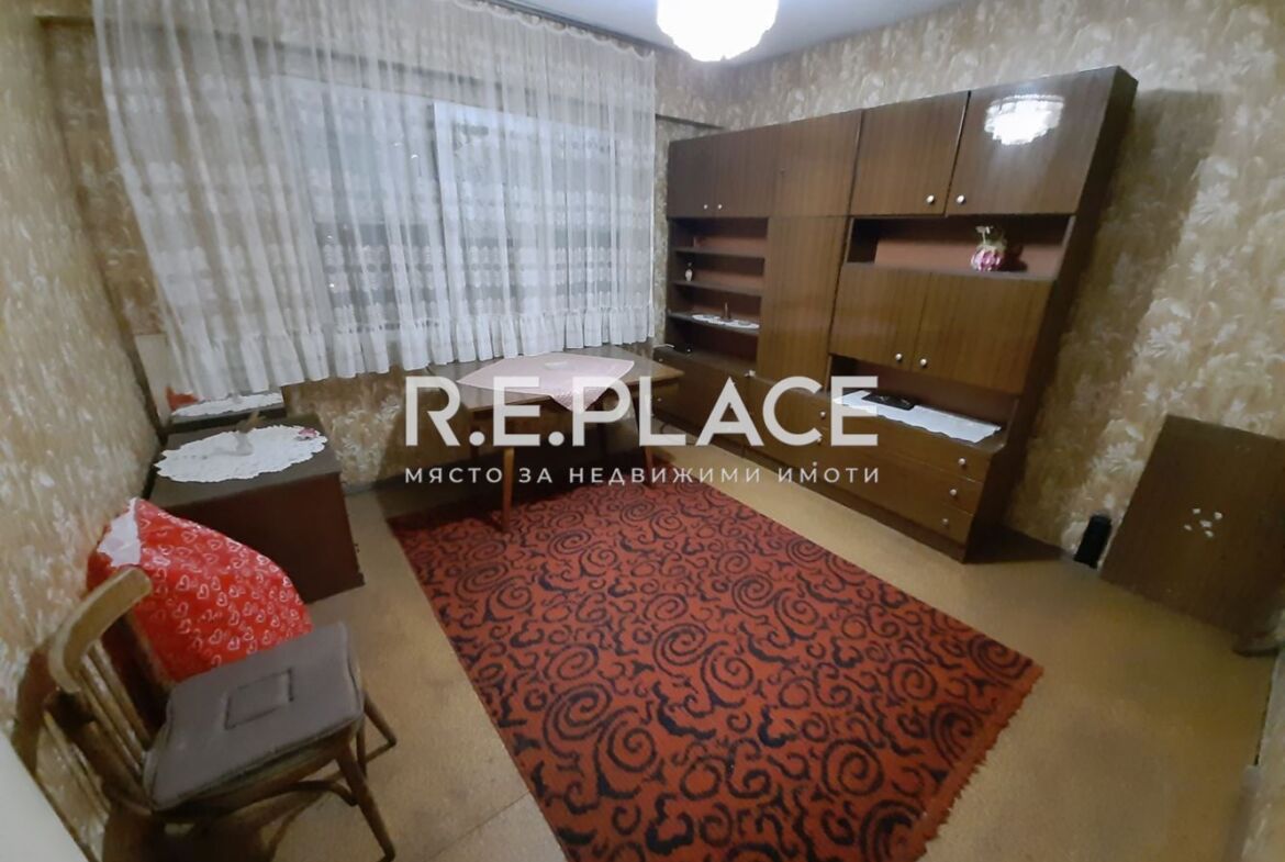 Продава апартамент с три стаи жк. Младост, гр. Варна