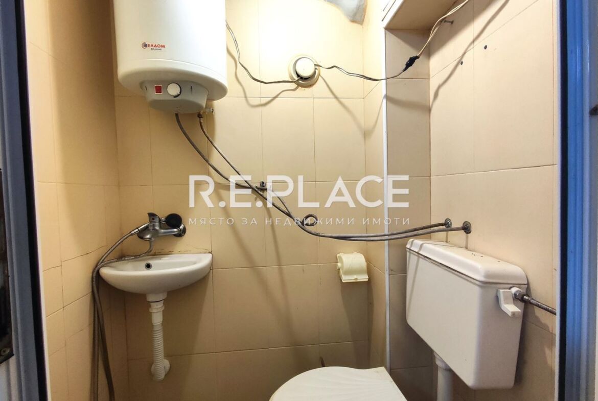 Продава апартамент с три стаи в гр Варна, Зимно Кино Тракия