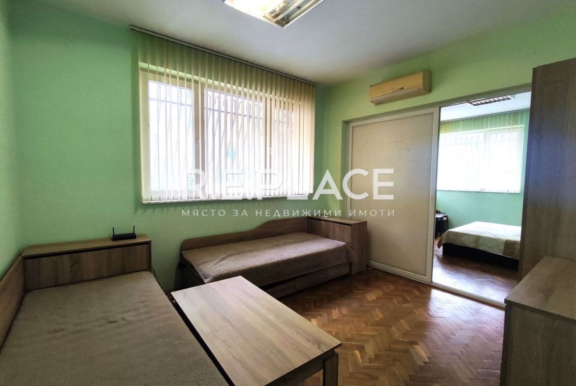 Продава апартамент с три стаи в гр Варна, Зимно Кино Тракия