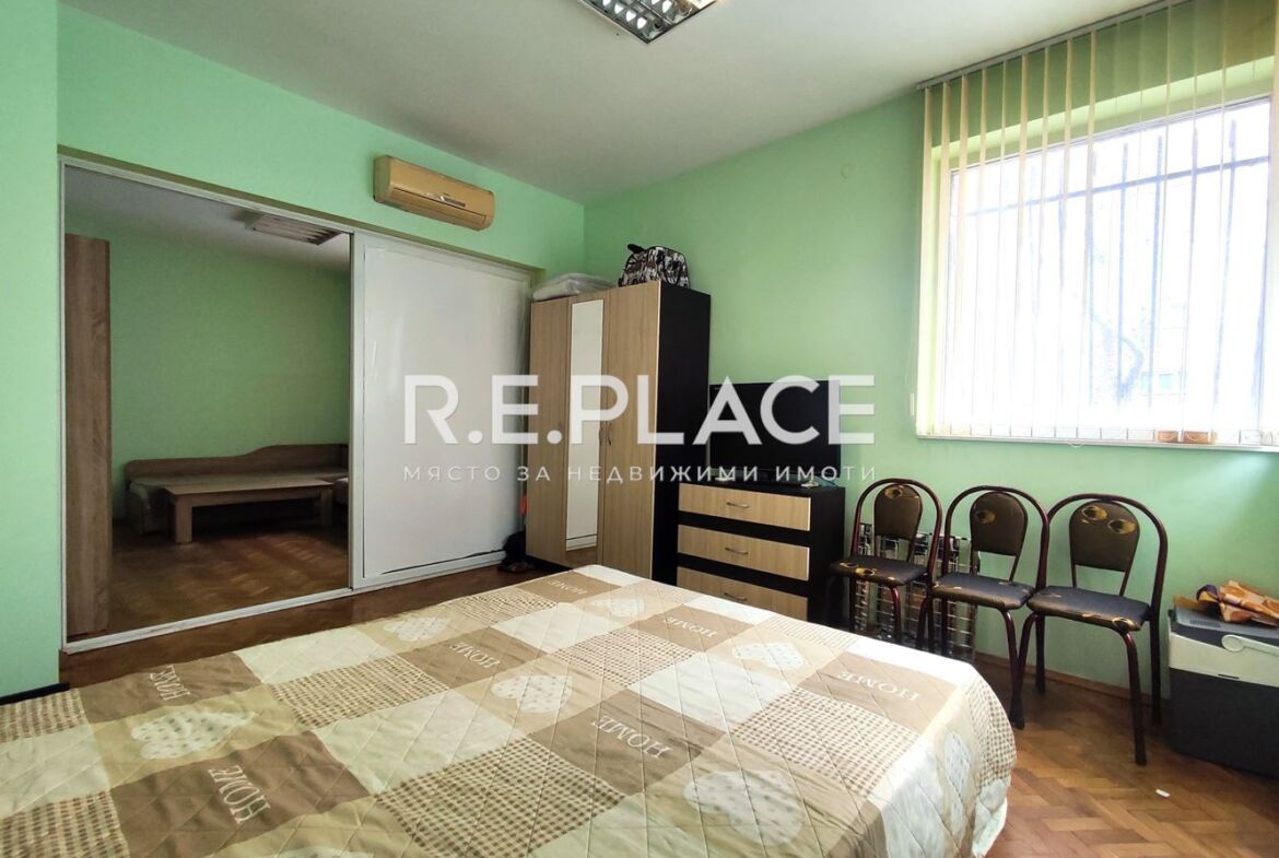 Продава апартамент с три стаи в гр Варна, Зимно Кино Тракия