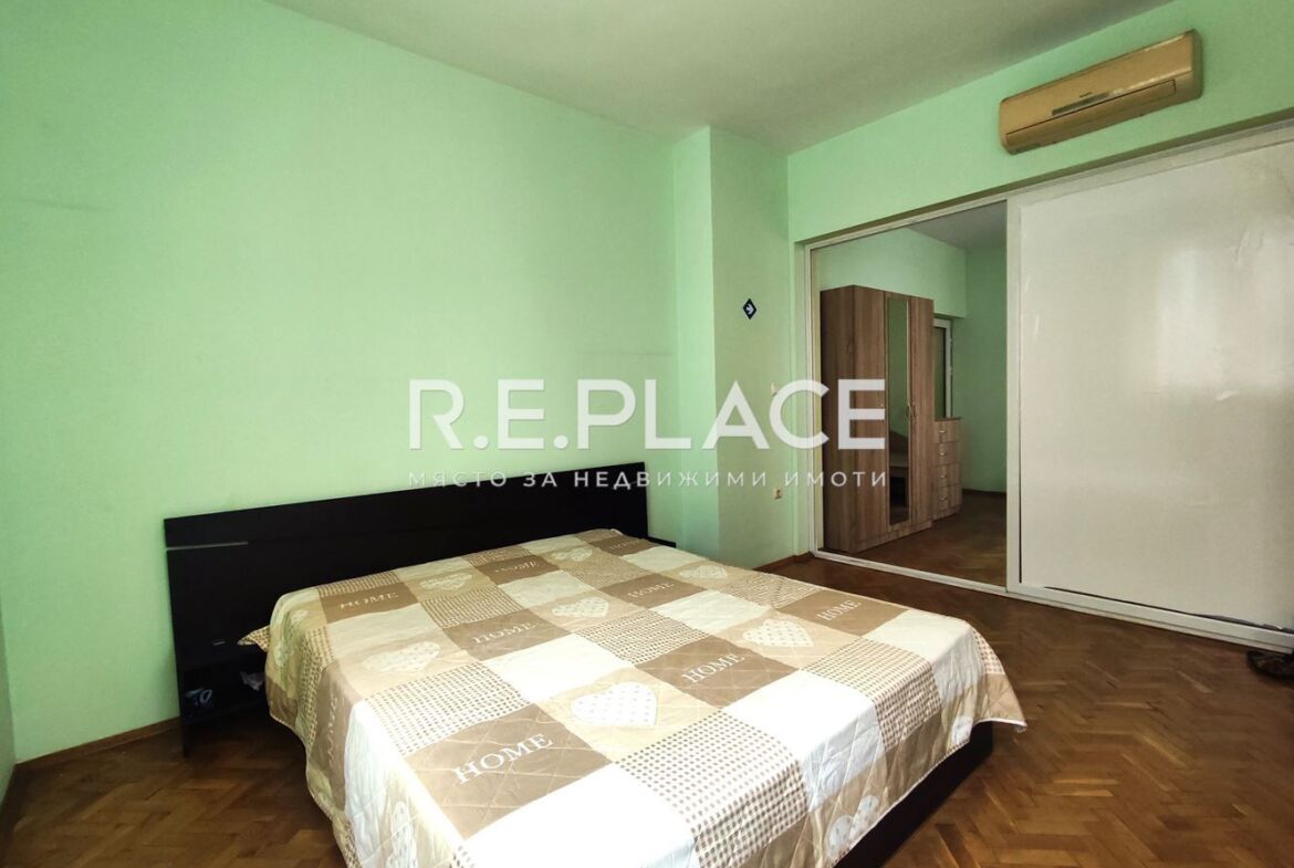 Продава апартамент с три стаи в гр Варна, Зимно Кино Тракия