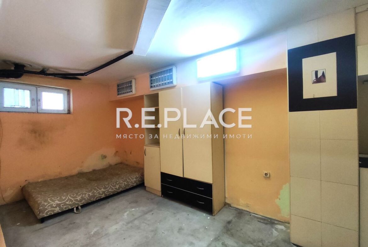 Продава апартамент с три стаи в гр Варна, Зимно Кино Тракия