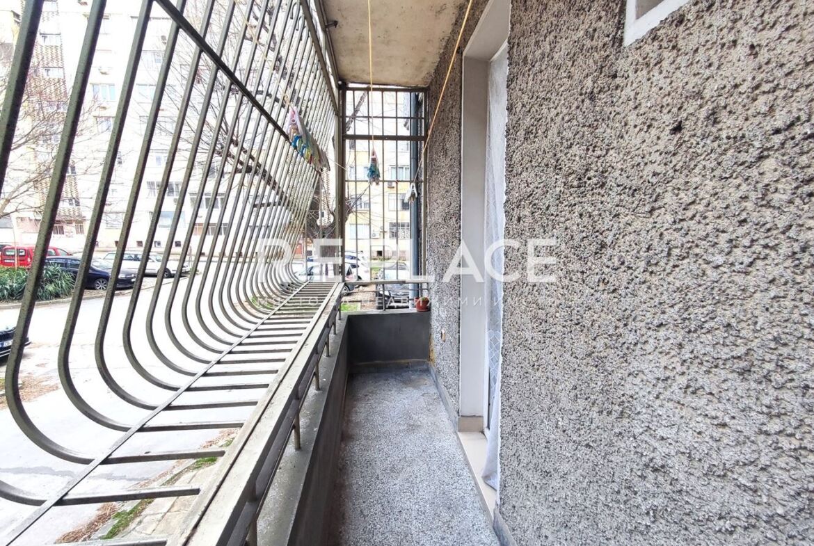 Продава апартамент с три стаи в гр Варна, Зимно Кино Тракия